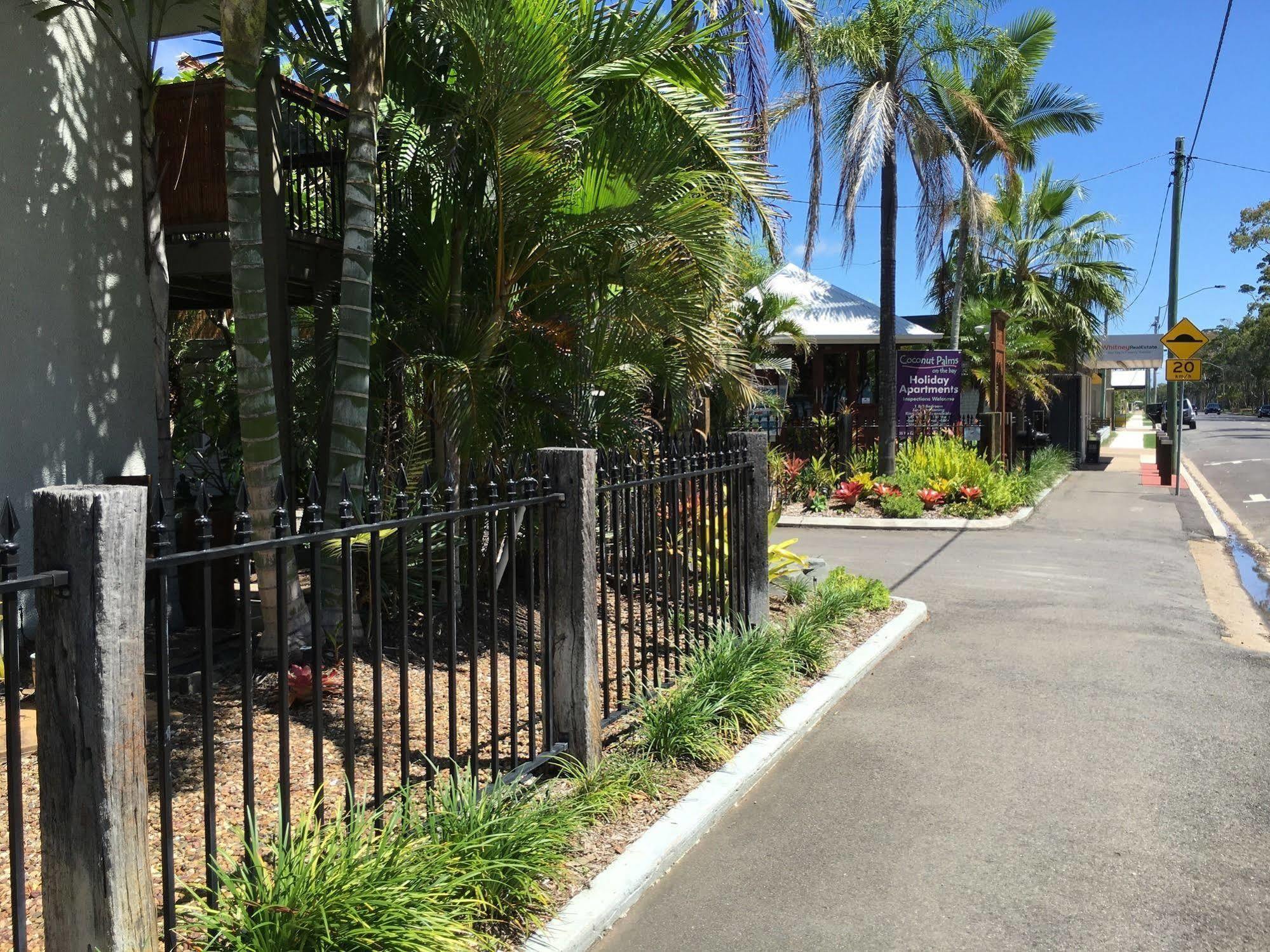 Coconut Palms On The Bay Aparthotel Hervey Bay Ngoại thất bức ảnh