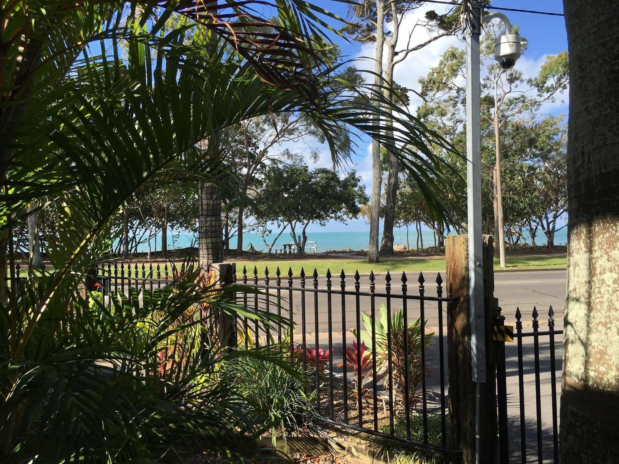 Coconut Palms On The Bay Aparthotel Hervey Bay Ngoại thất bức ảnh